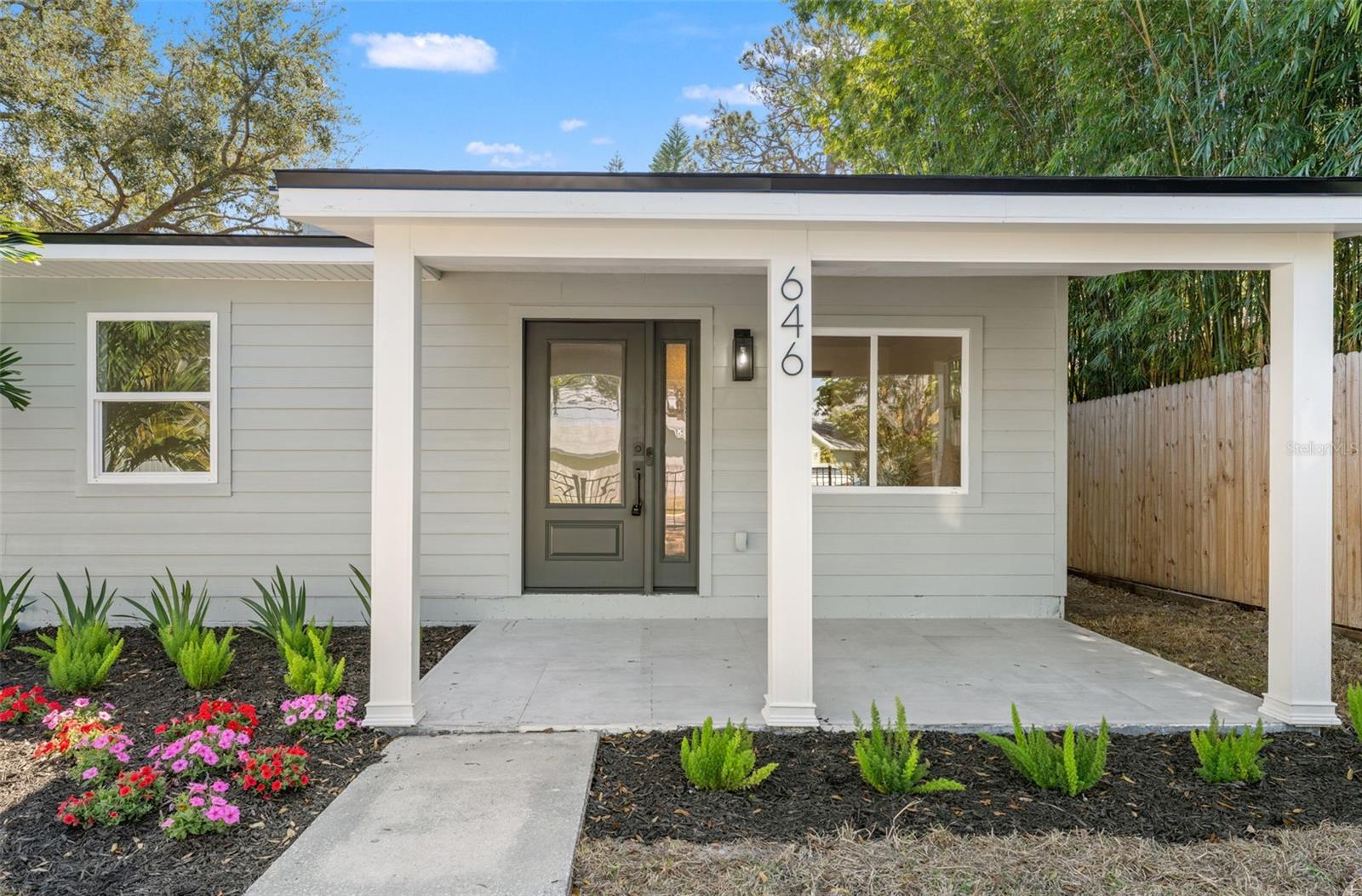 Listing photo id 7 for 646 36th Avenue N