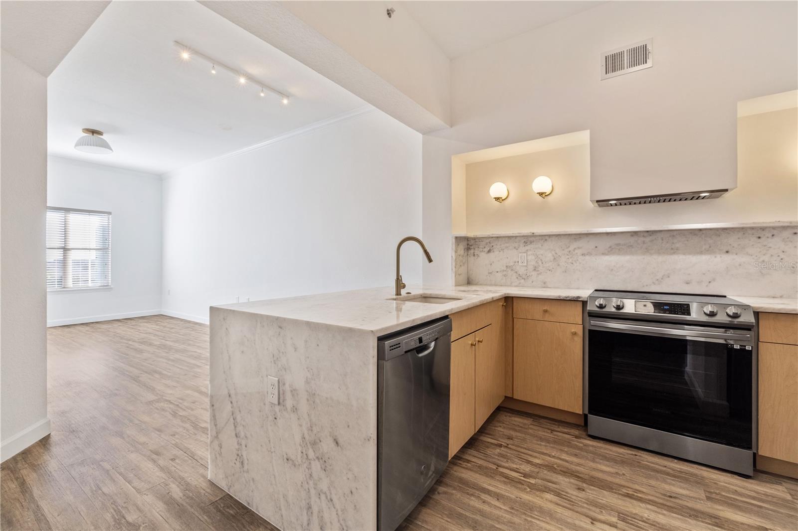 Image 2 of 15 For 100 4th Avenue S 412