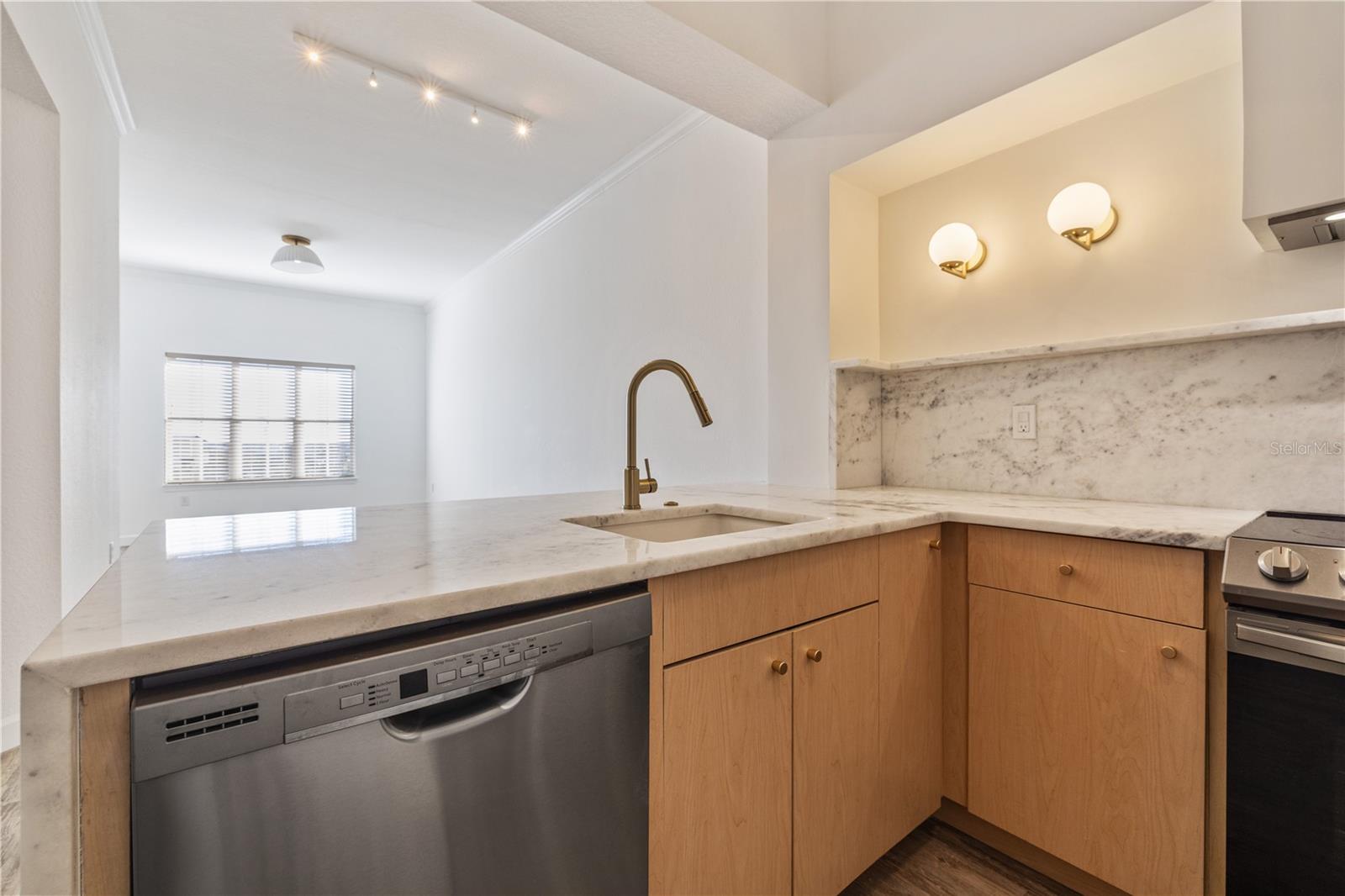 Image 5 of 15 For 100 4th Avenue S 412