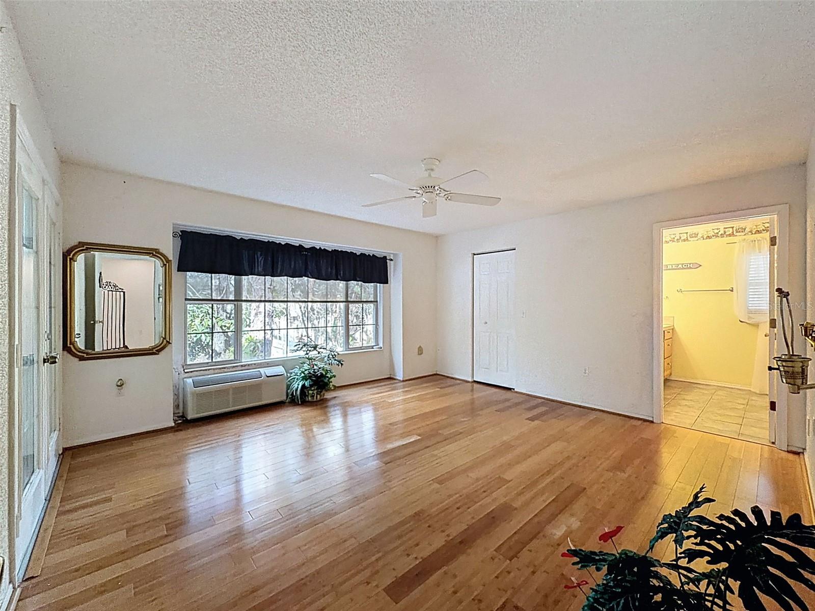 Listing photo id 41 for 18324 Jorene Road