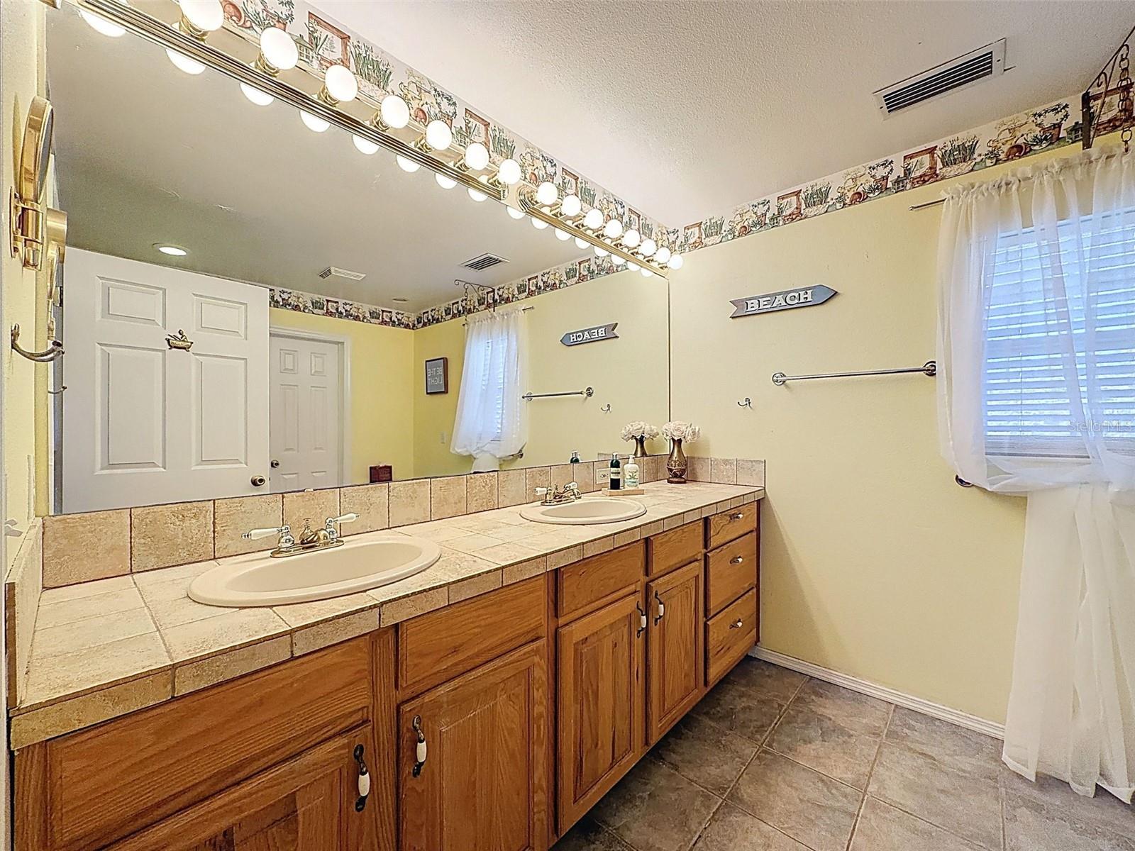 Listing photo id 45 for 18324 Jorene Road