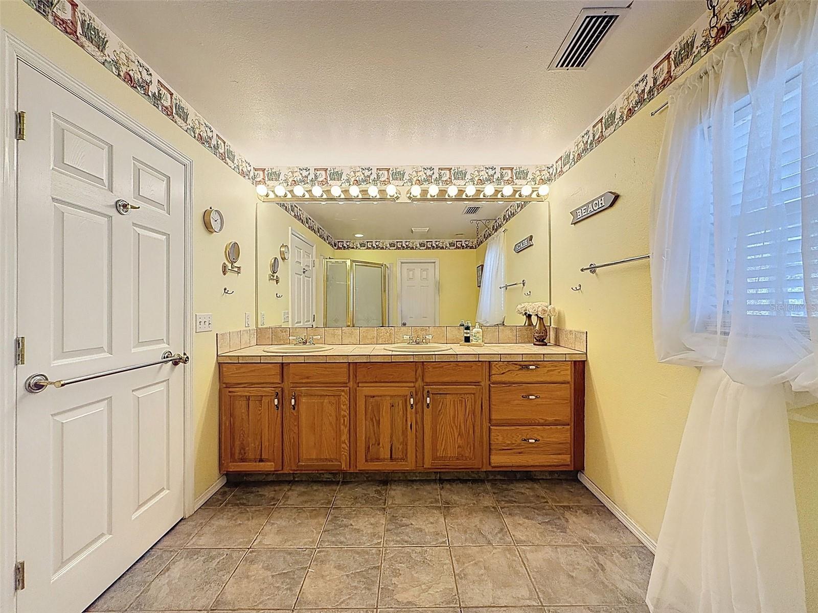 Listing photo id 47 for 18324 Jorene Road