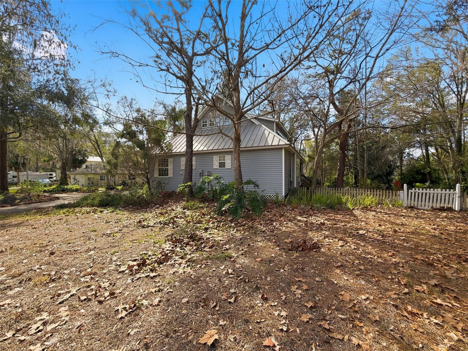 Listing photo id 76 for 18324 Jorene Road