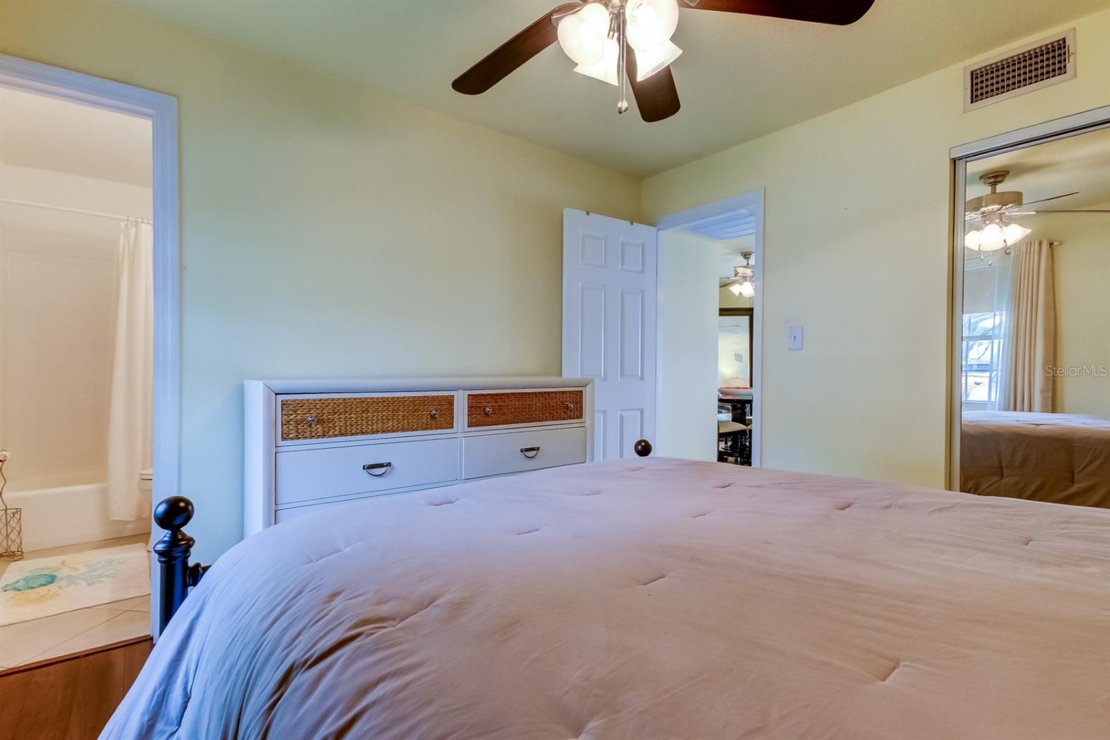 Image 16 of 32 For 5092 Beach Drive Se A