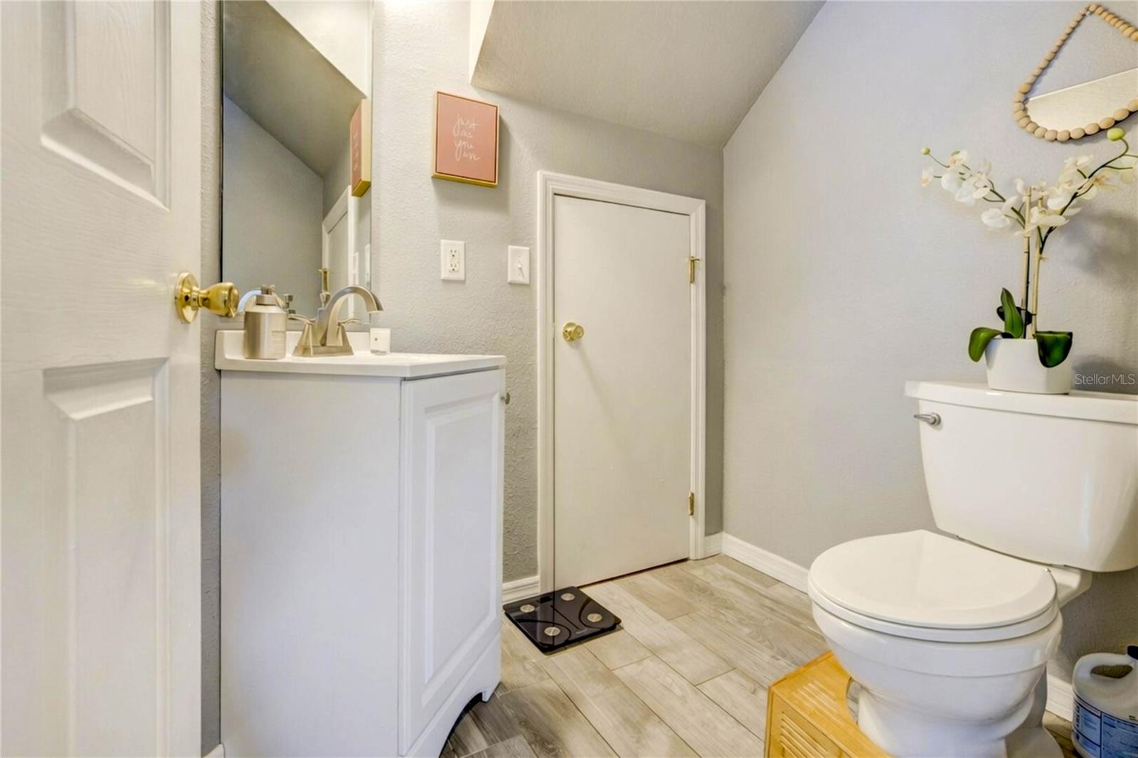 Image 18 of 55 For 9550 Charlesberg Drive