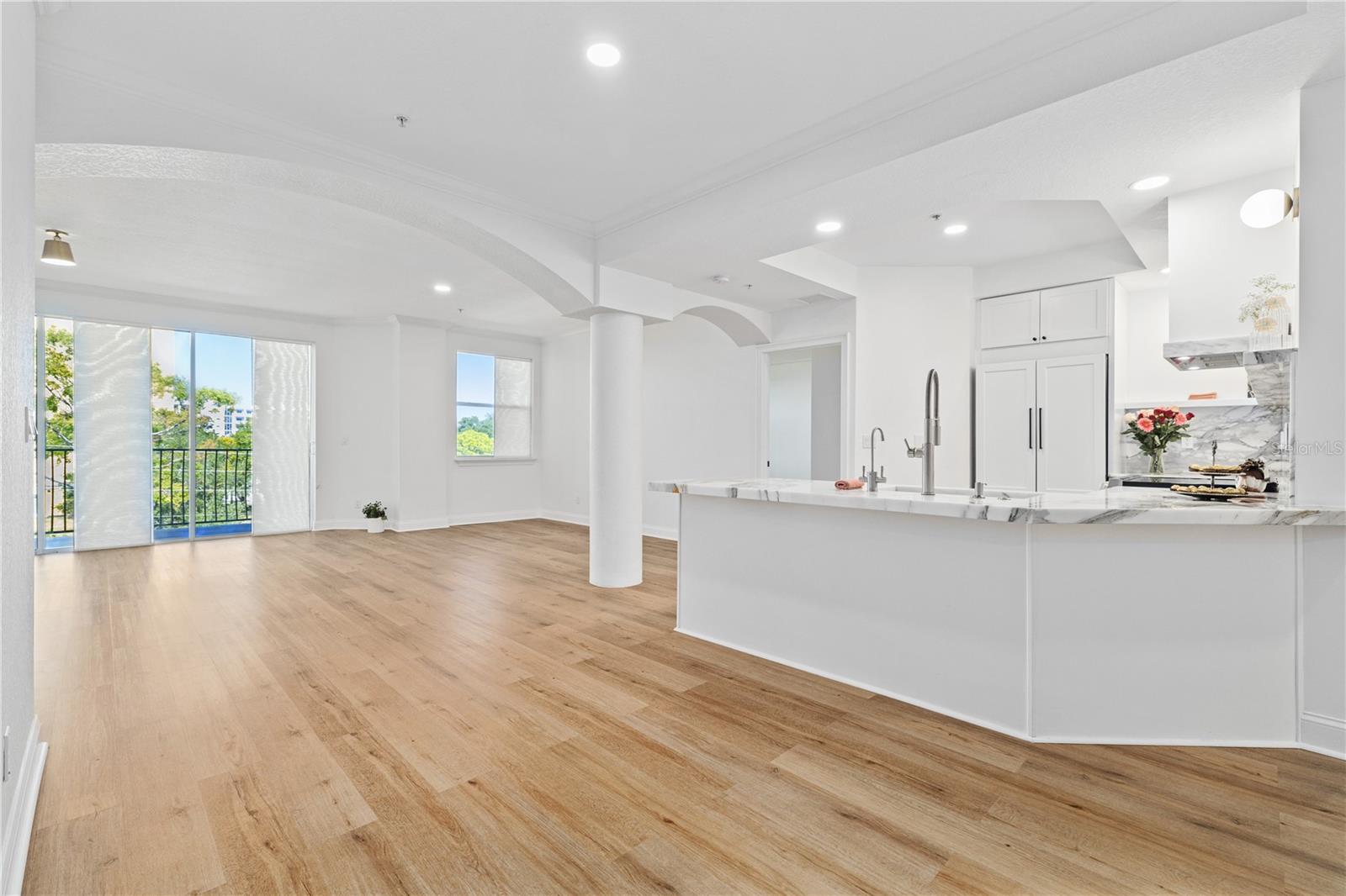 Image 3 of 18 For 750 4th Avenue S 405d