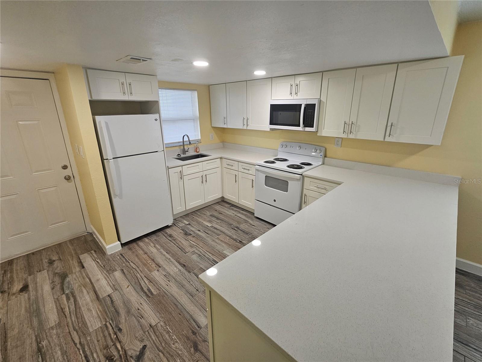 Image 6 of 18 For 2035 Alpine Road 4