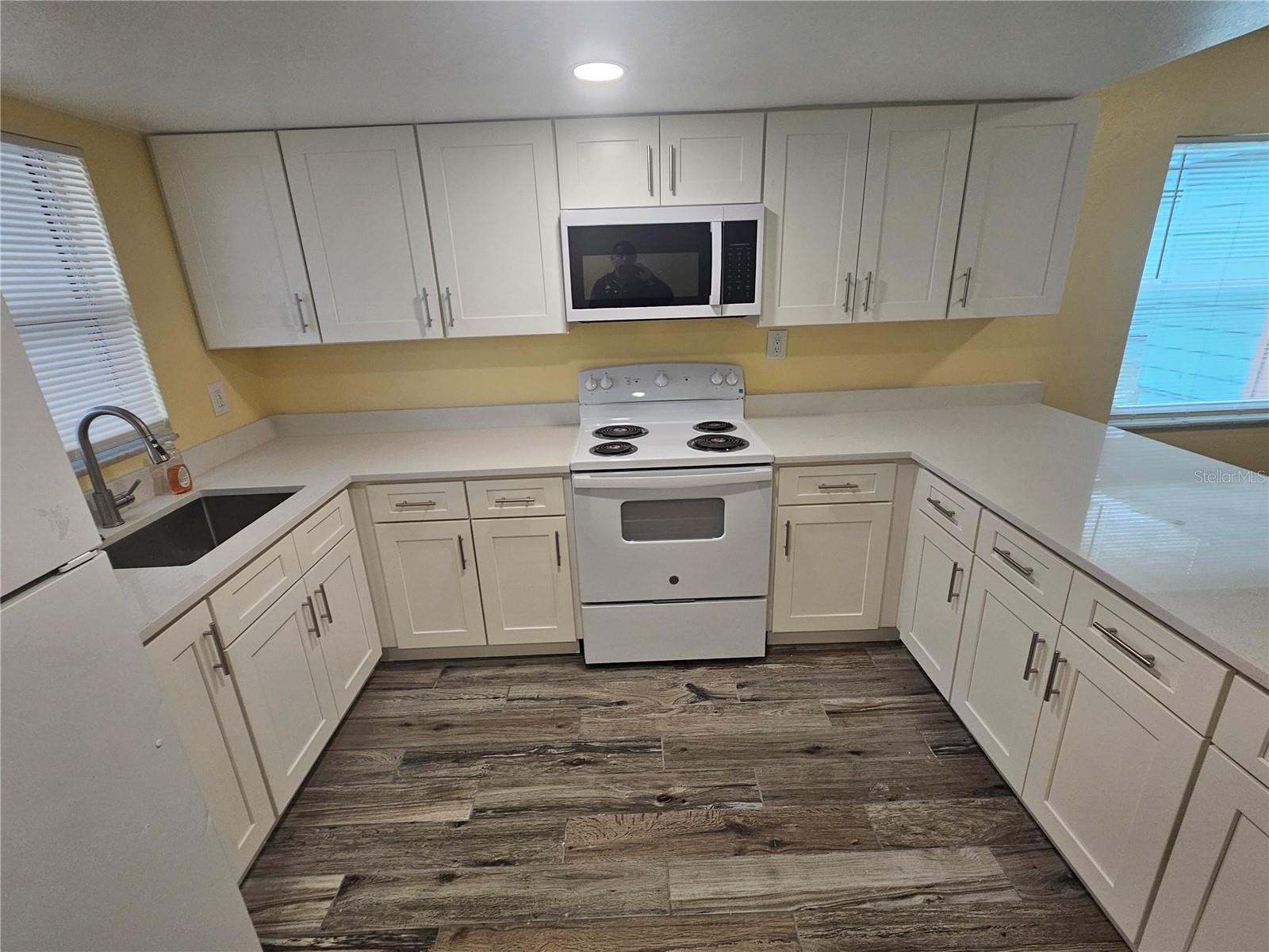 Image 7 of 18 For 2035 Alpine Road 4