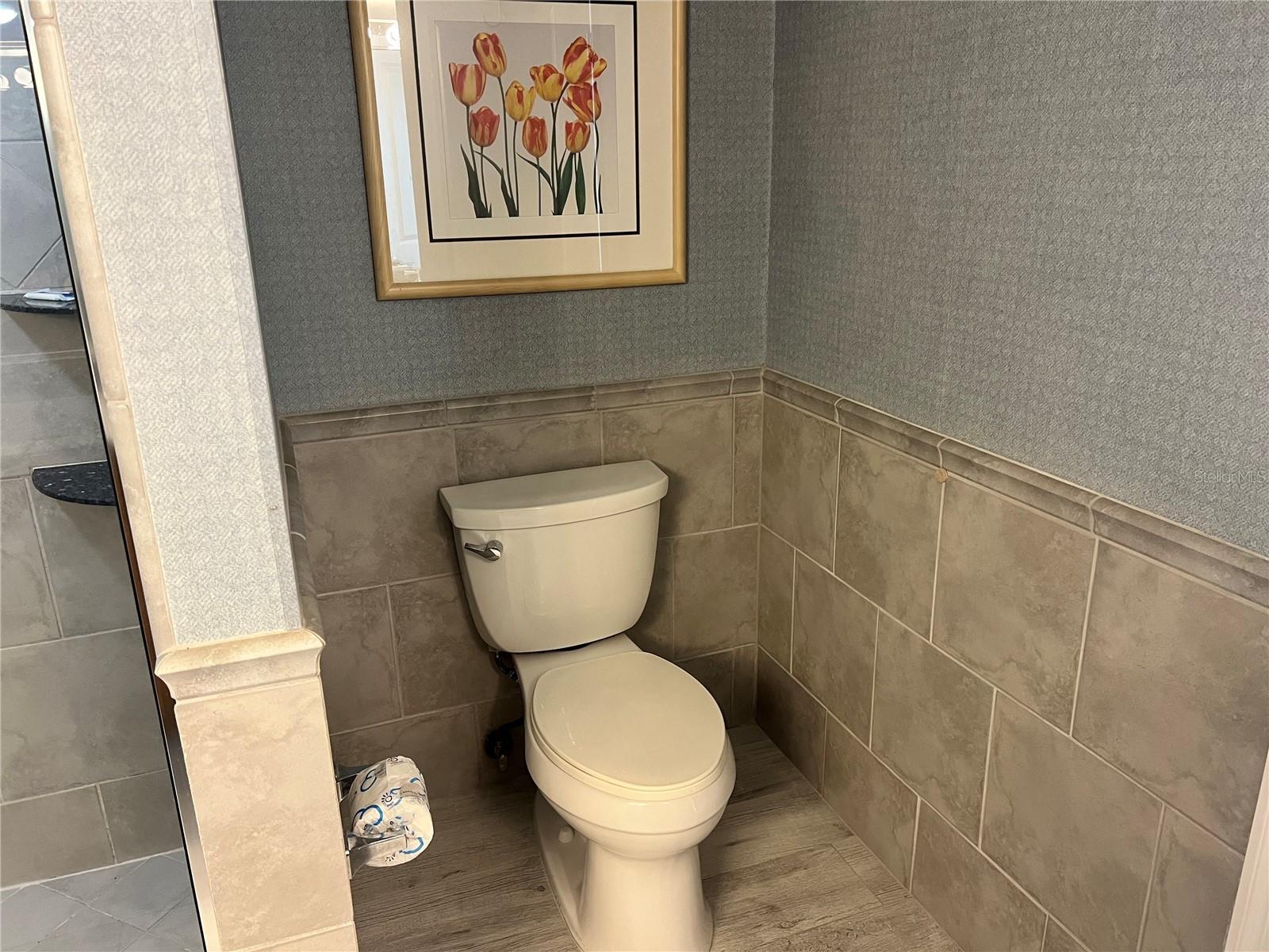 Image 17 of 39 For 1001 Point Of Rocks Road 611