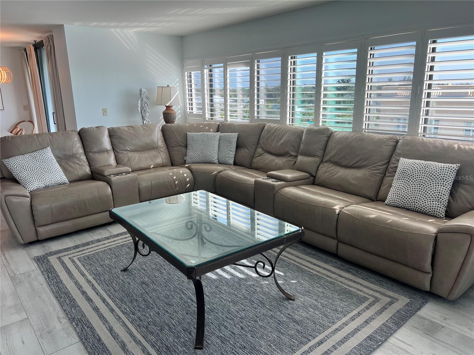 Image 3 of 39 For 1001 Point Of Rocks Road 611