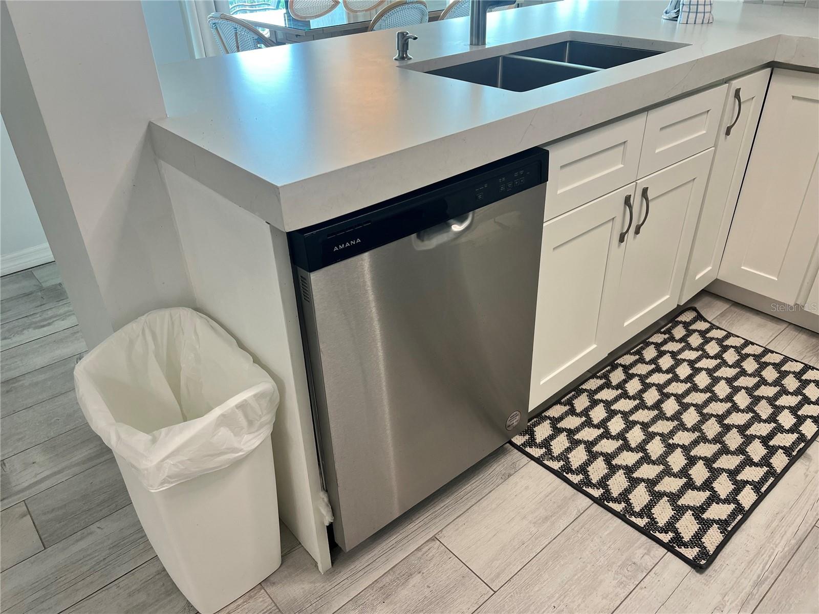 Image 7 of 39 For 1001 Point Of Rocks Road 611