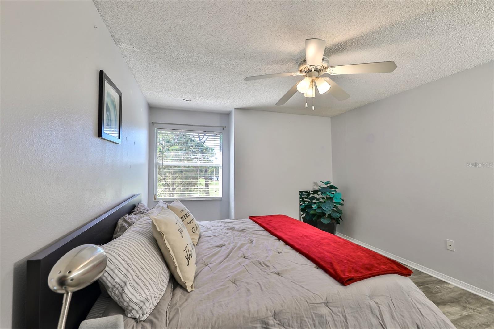 Image 15 of 45 For 2400 Feather Sound Drive 332