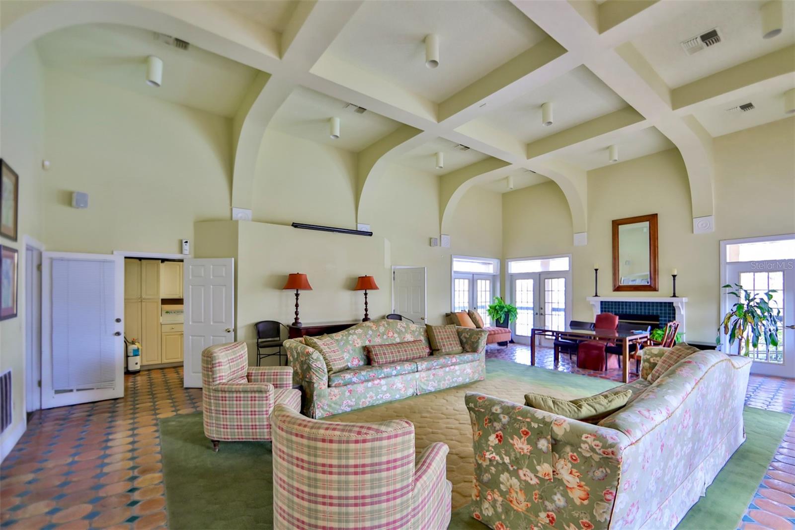 Image 29 of 45 For 2400 Feather Sound Drive 332