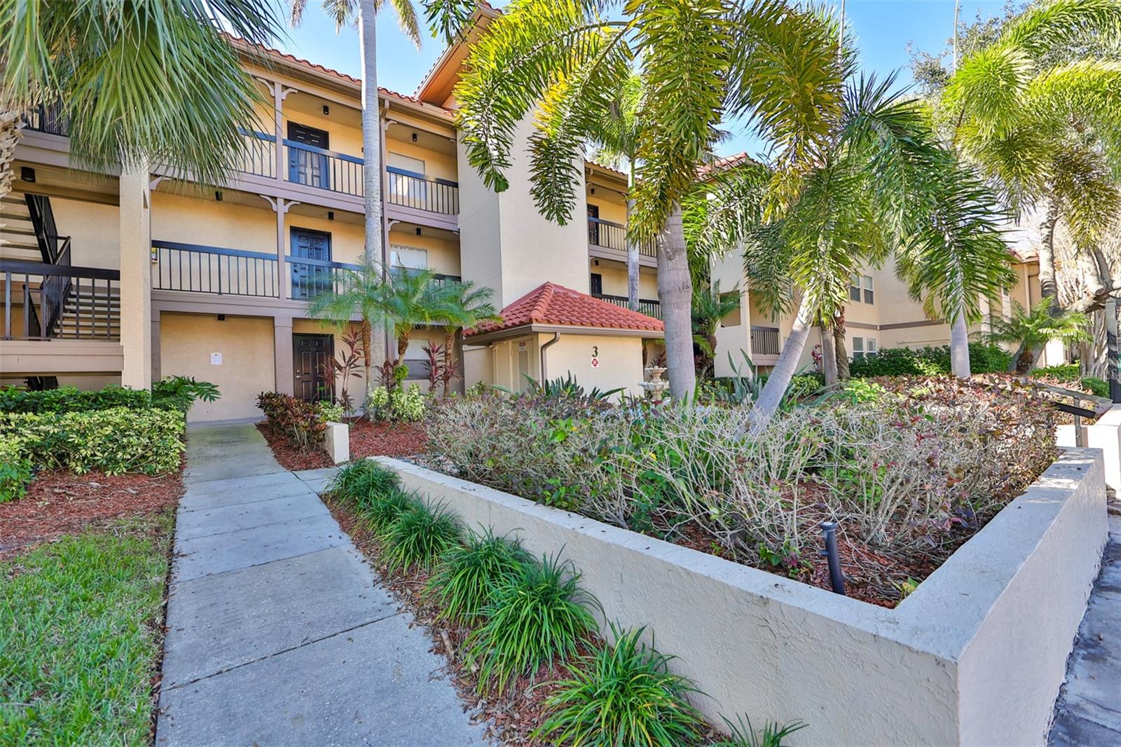 Image 40 of 45 For 2400 Feather Sound Drive 332