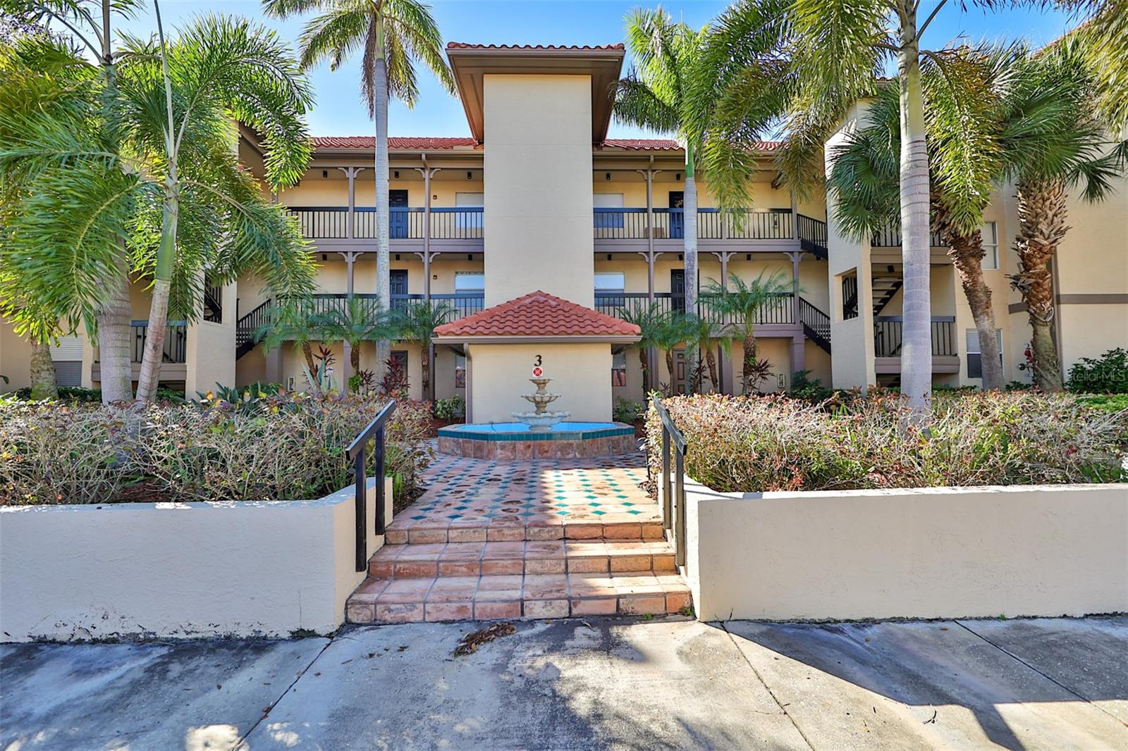 Image 41 of 45 For 2400 Feather Sound Drive 332