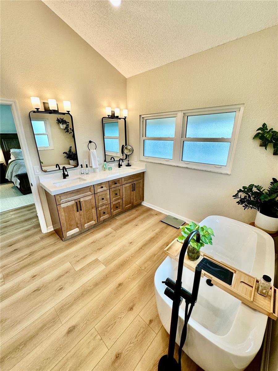 Image 31 of 59 For 487 Pinellas Bayway S 107