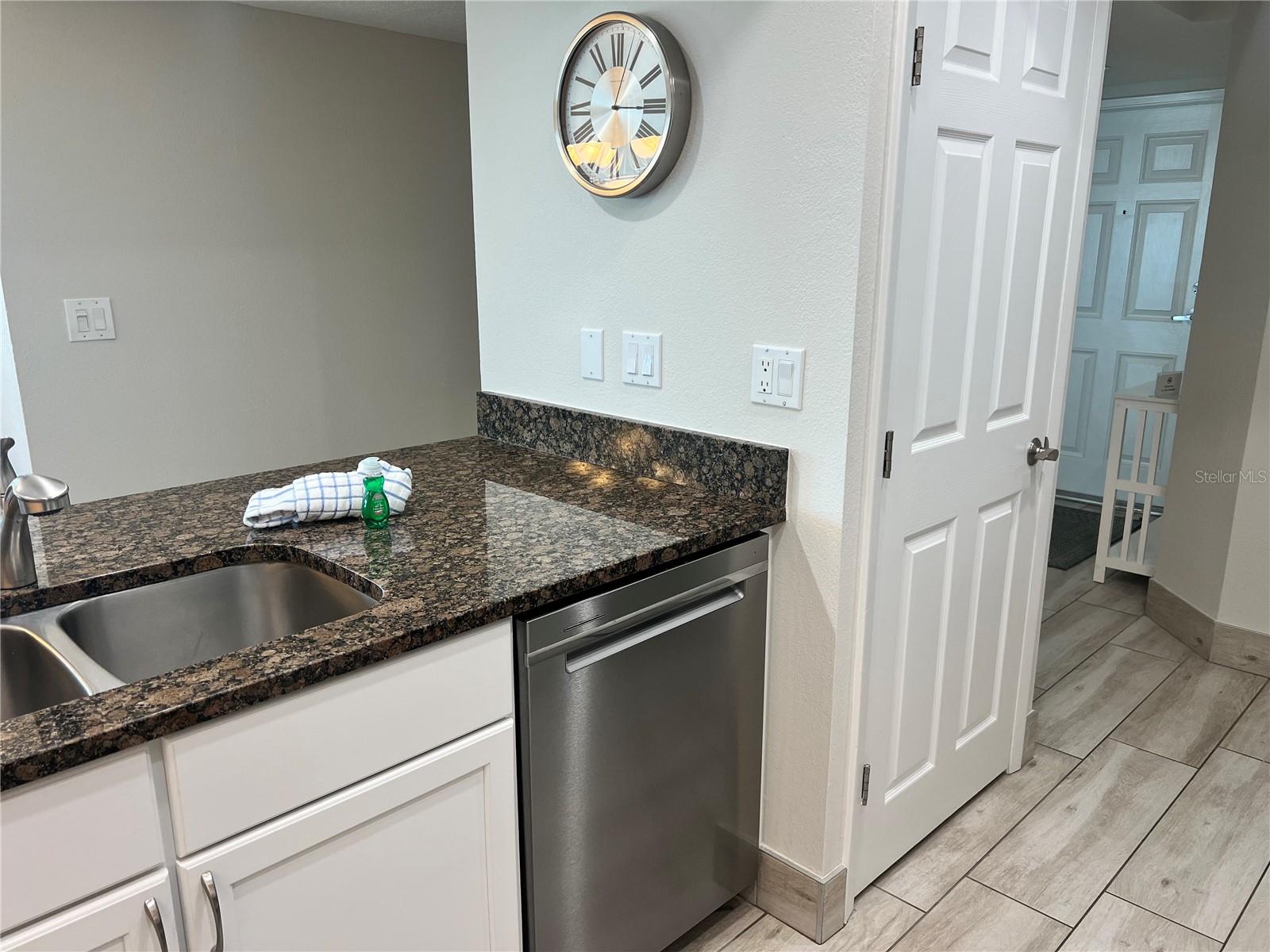 Image 13 of 44 For 1001 Point Of Rocks Road 512