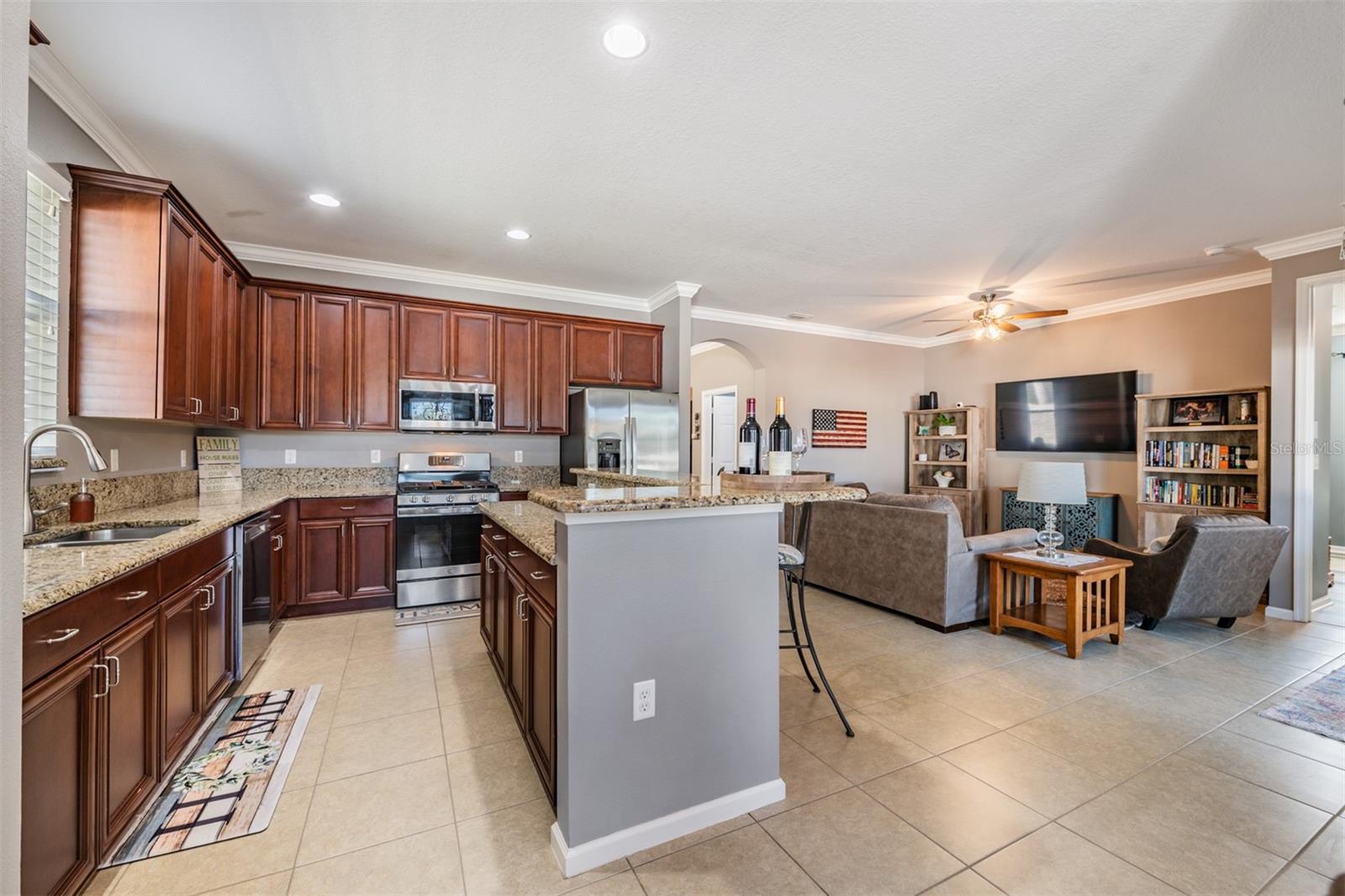 Listing photo id 8 for 19341 Red Sky Court