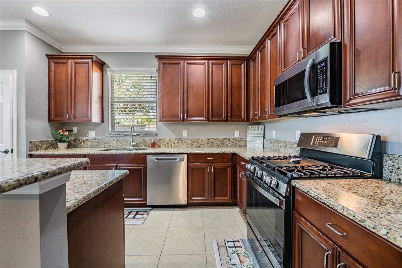 Listing photo id 10 for 19341 Red Sky Court