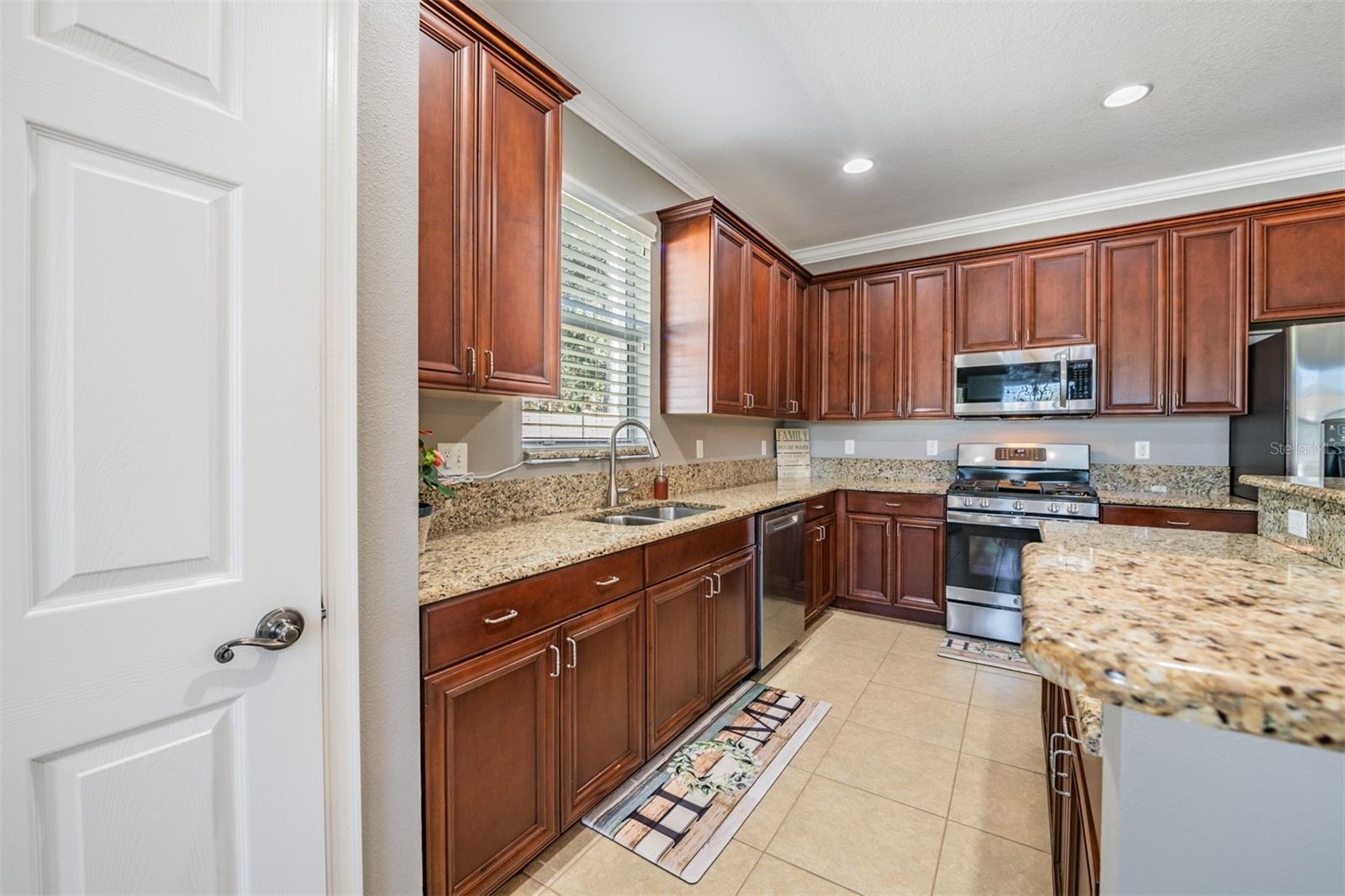 Listing photo id 11 for 19341 Red Sky Court