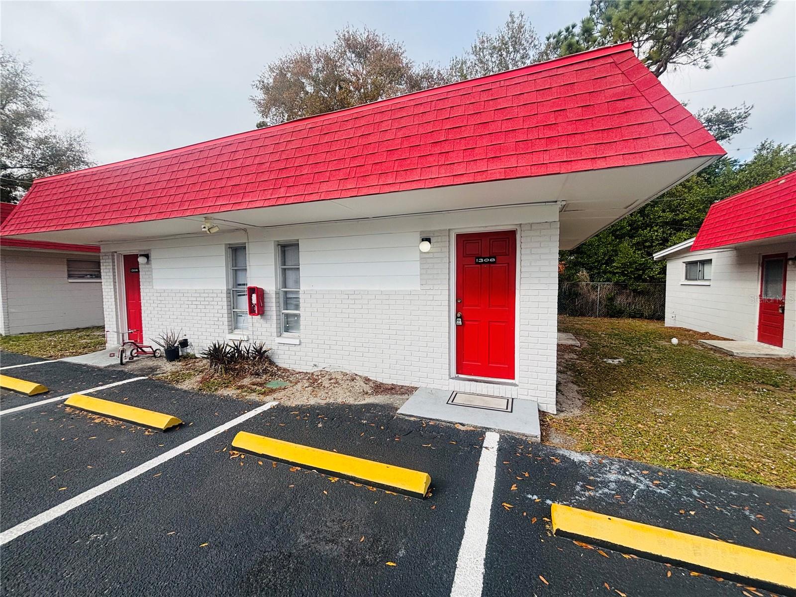 Image 2 of 14 For 1308 Lexington Court