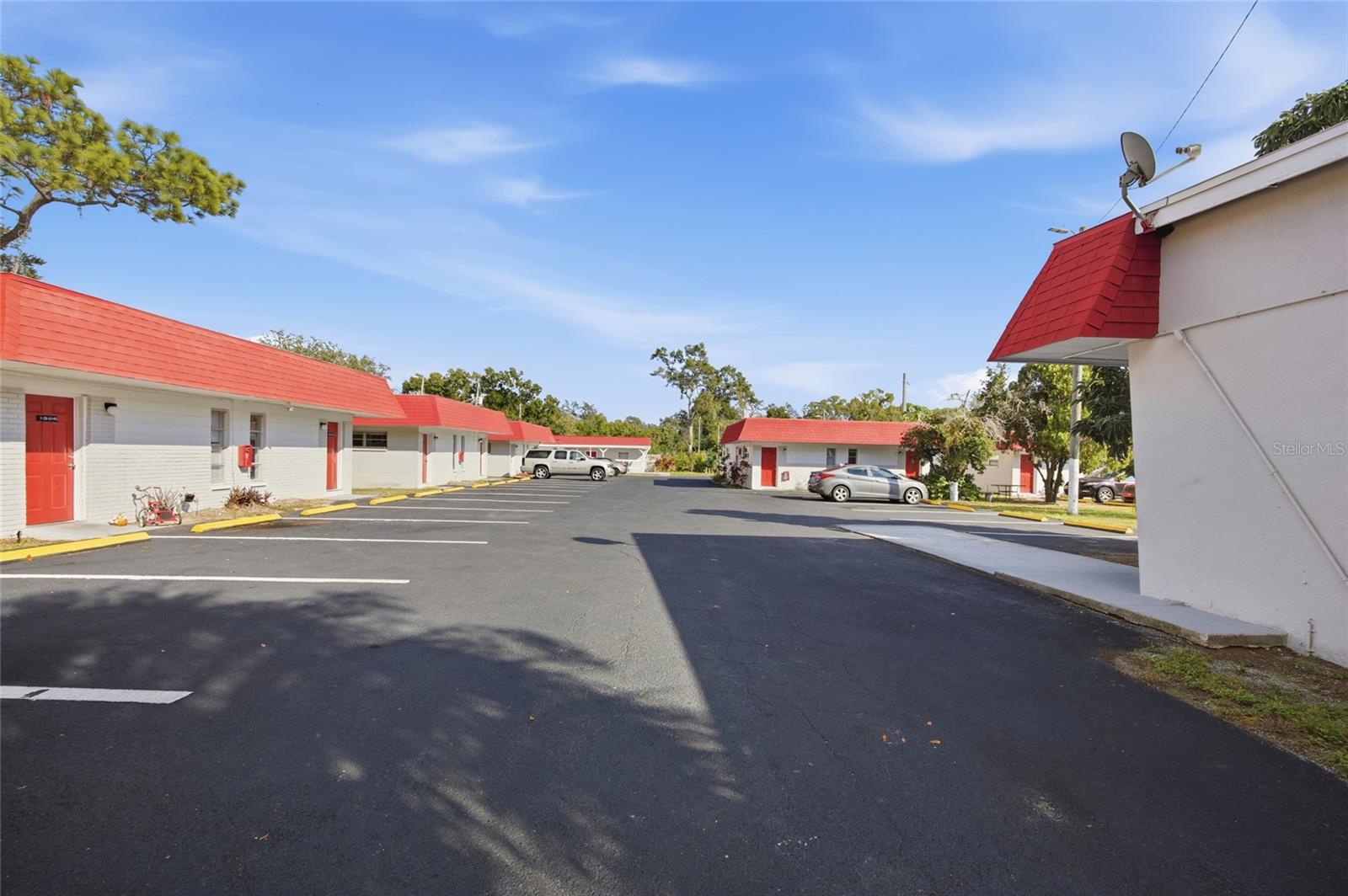 Image 8 of 14 For 1308 Lexington Court