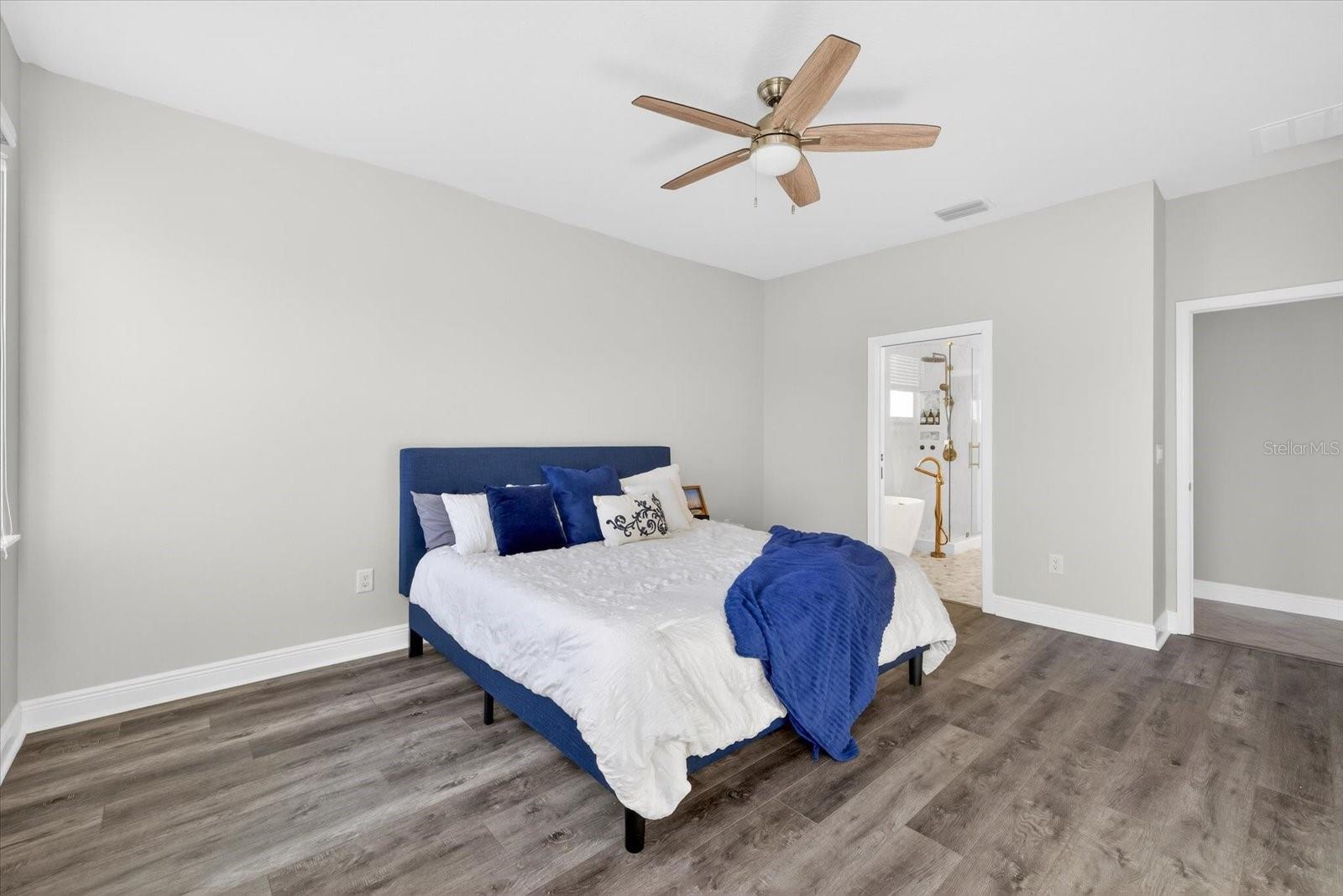 Image 29 of 65 For 11427 Emerald Shore Drive