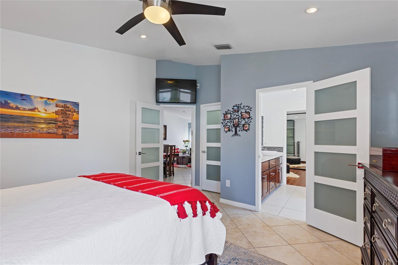 Image 16 of 44 For 5927 Taywood Drive