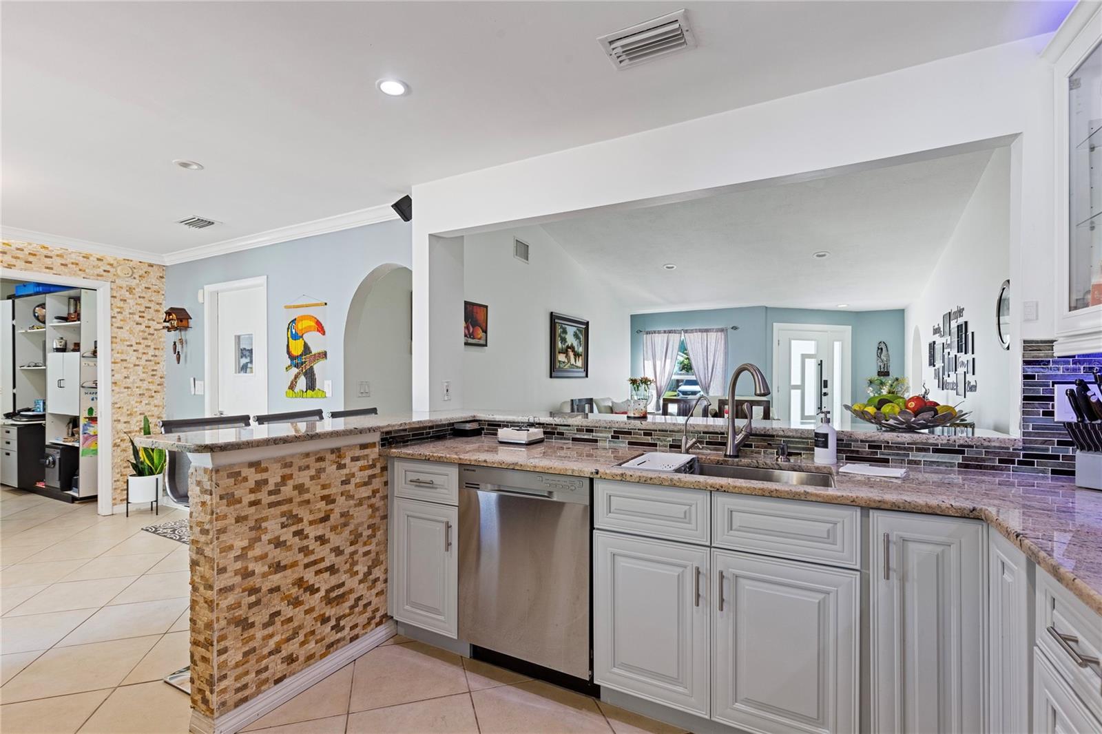 Image 20 of 44 For 5927 Taywood Drive