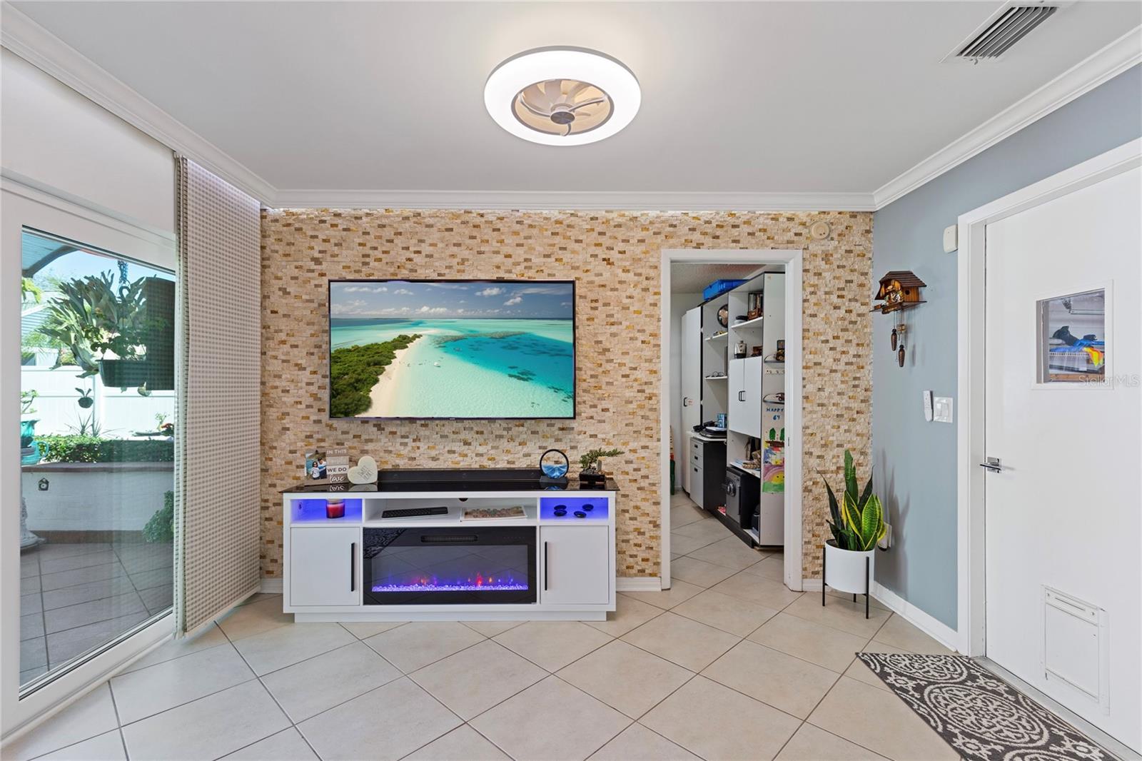 Image 22 of 44 For 5927 Taywood Drive