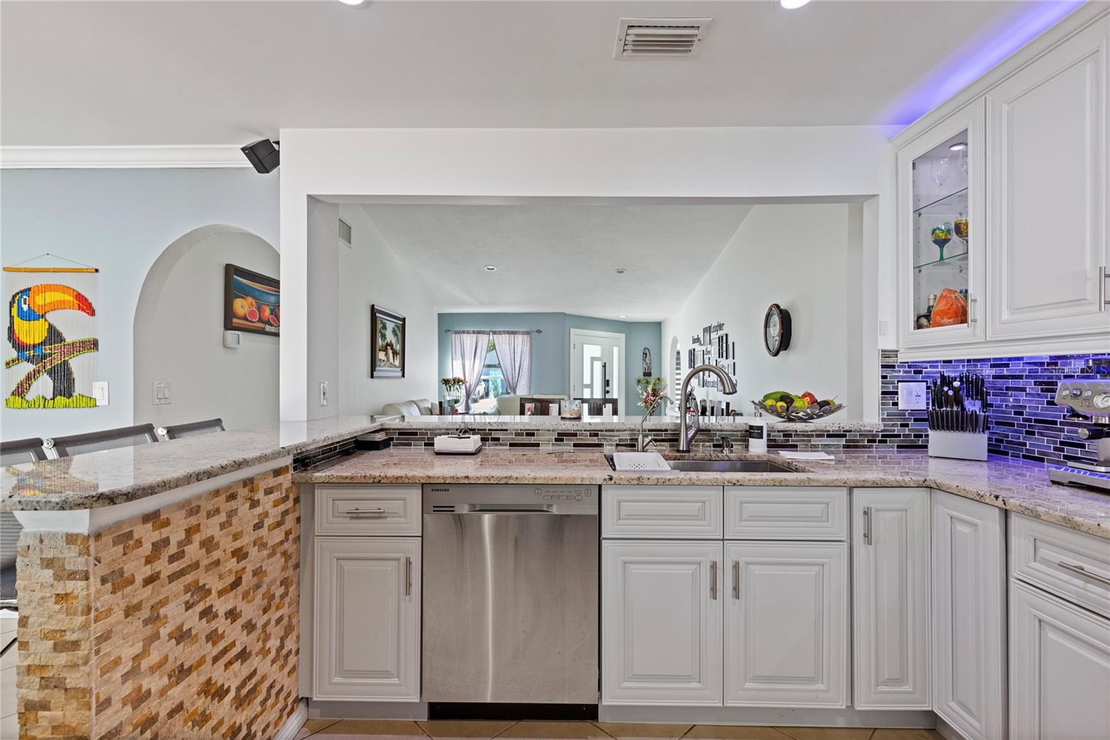 Image 23 of 44 For 5927 Taywood Drive