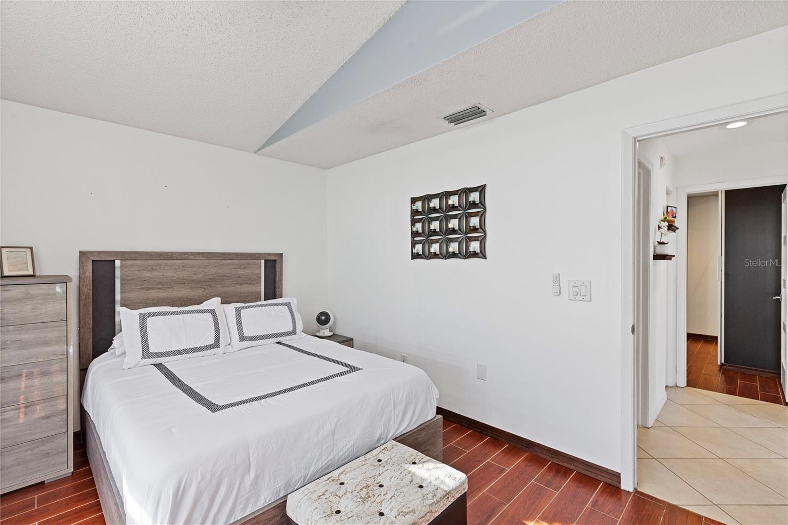 Image 8 of 44 For 5927 Taywood Drive