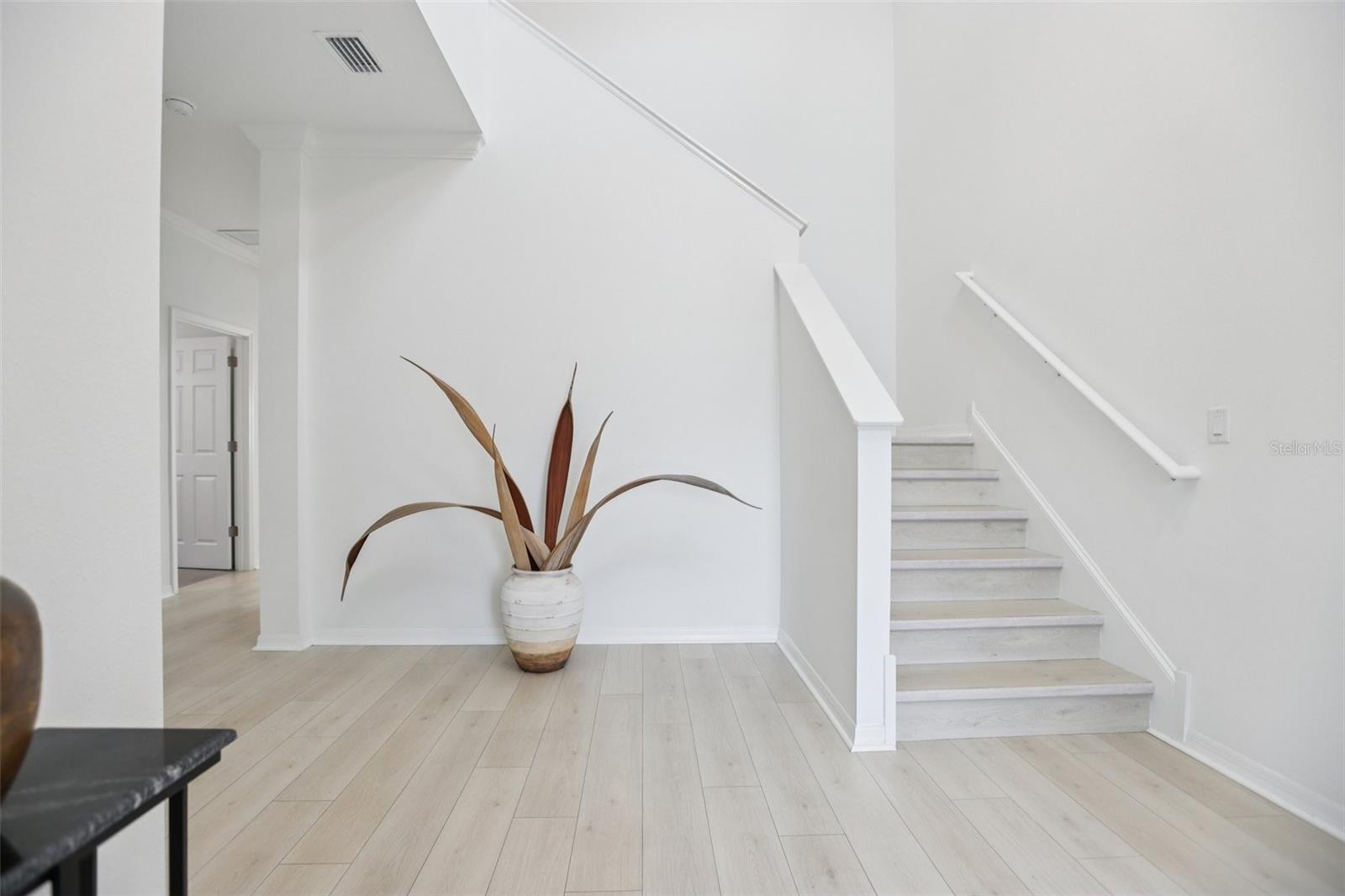 Listing photo id 3 for 31766 Asbury Avenue