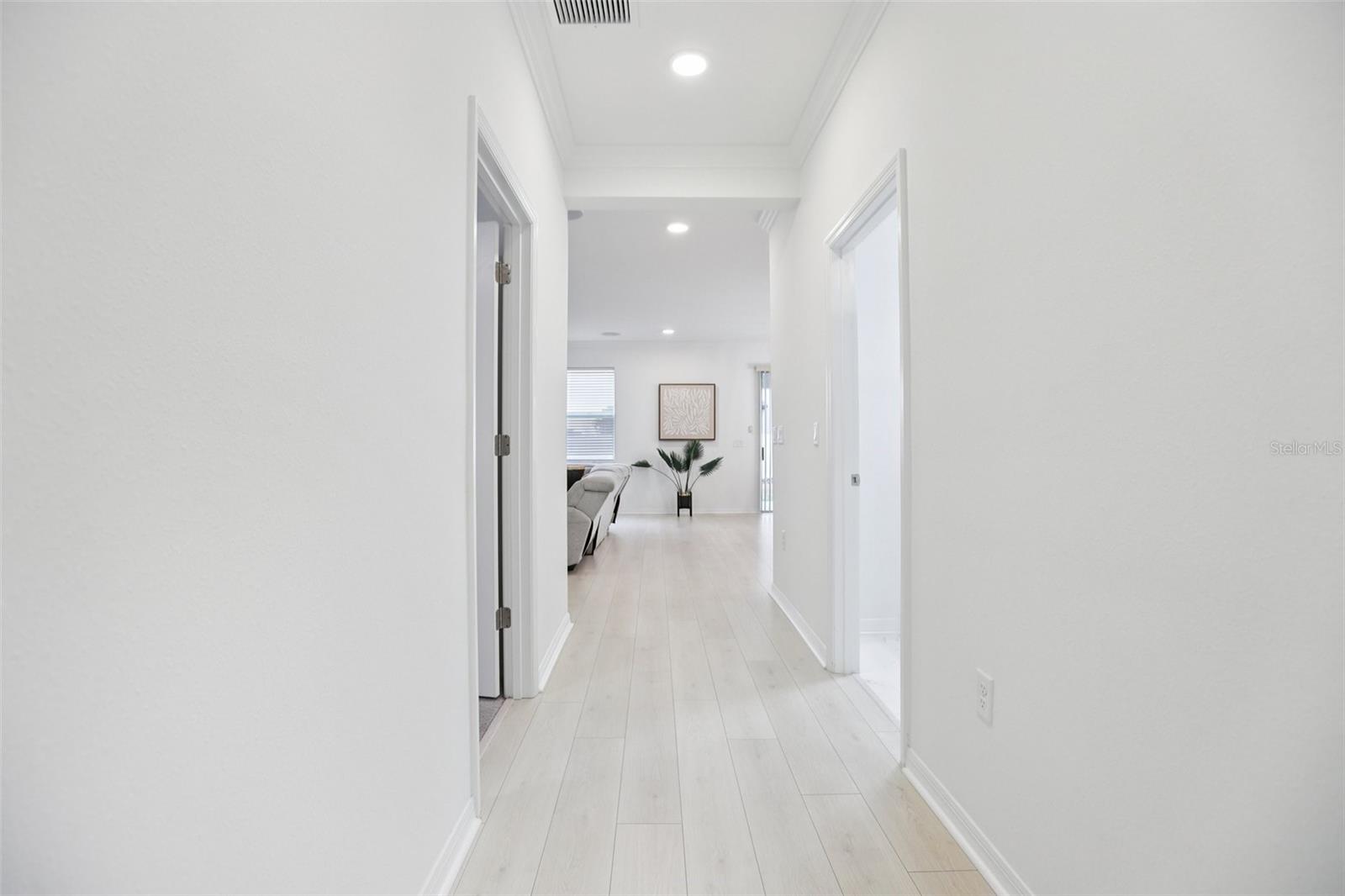 Listing photo id 4 for 31766 Asbury Avenue