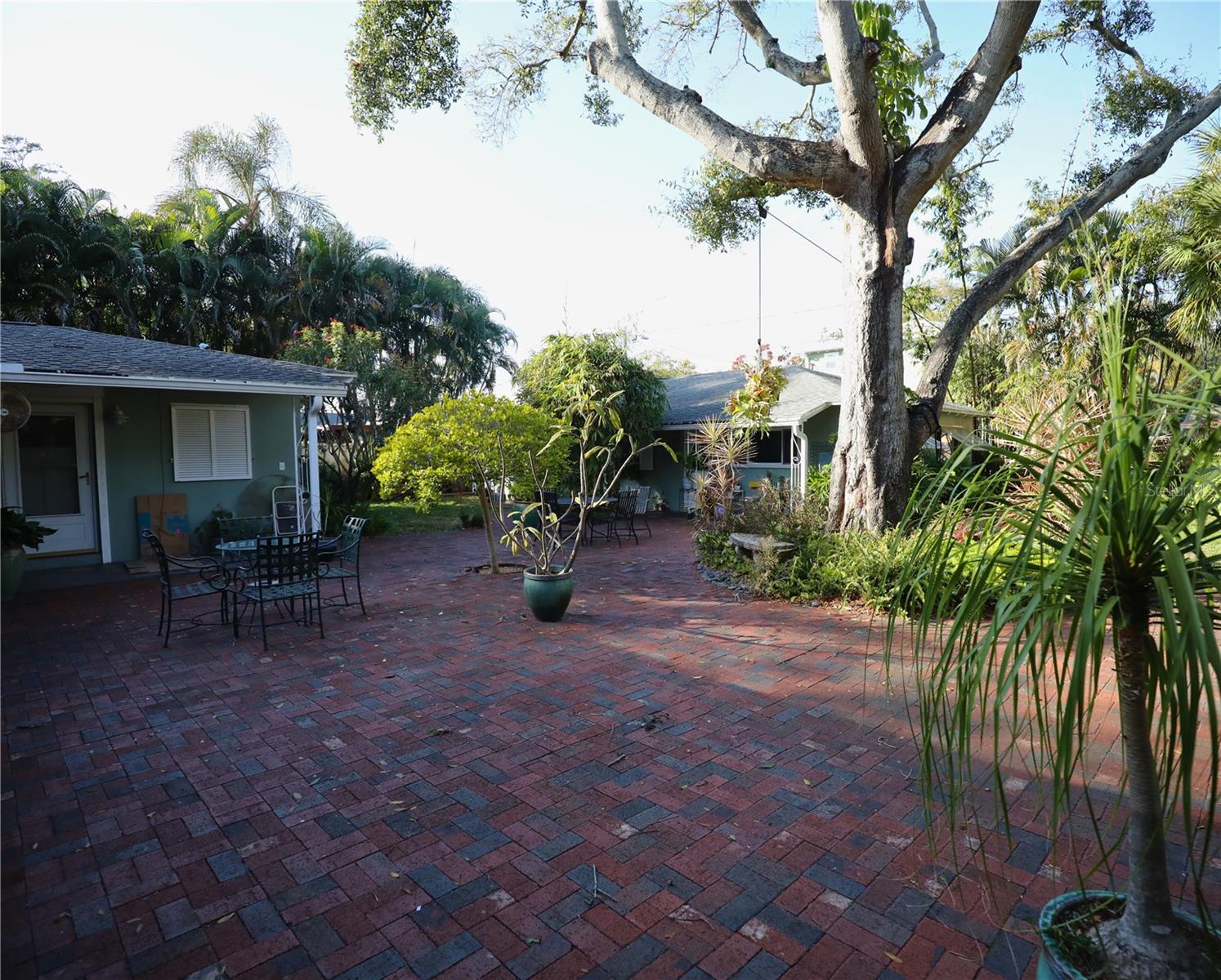 Image 11 of 19 For 1447 27th Avenue N