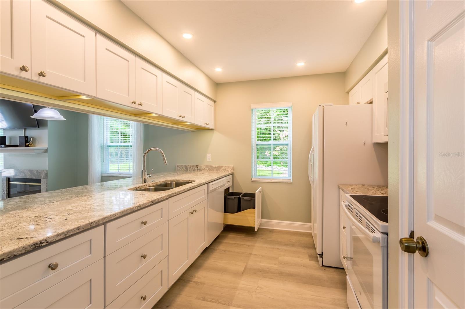 Image 14 of 39 For 355 23rd Avenue Sw