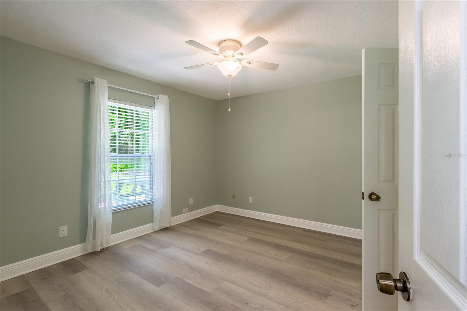 Image 18 of 39 For 355 23rd Avenue Sw