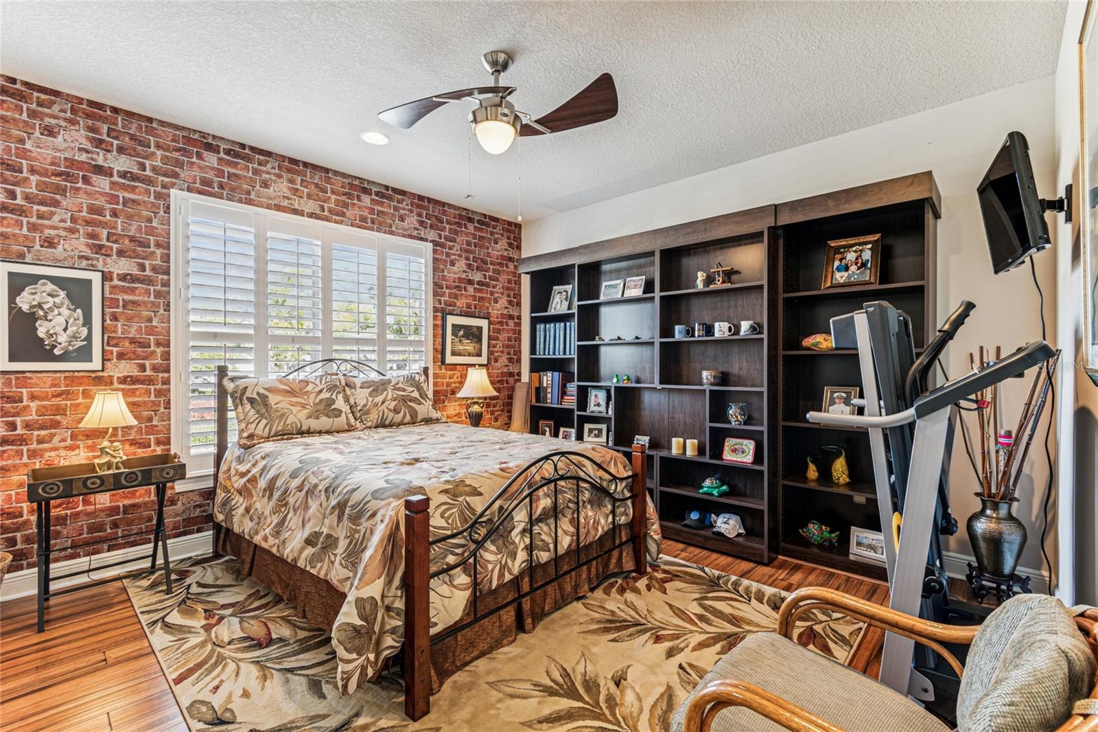 Image 17 of 41 For 4975 Anniston Circle