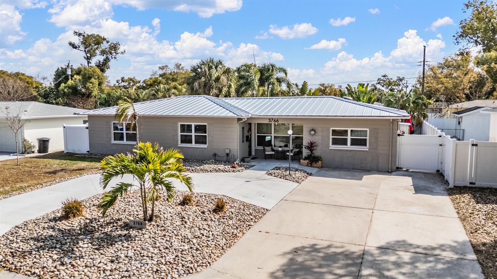 Image 3 of 40 For 3766 24th Avenue N