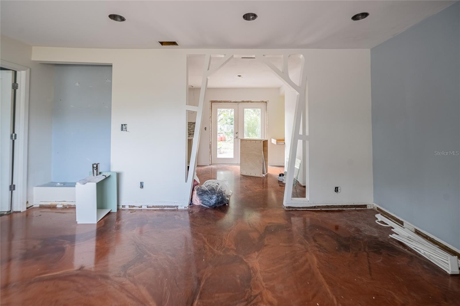 Listing photo id 18 for 6213 Sanders Drive