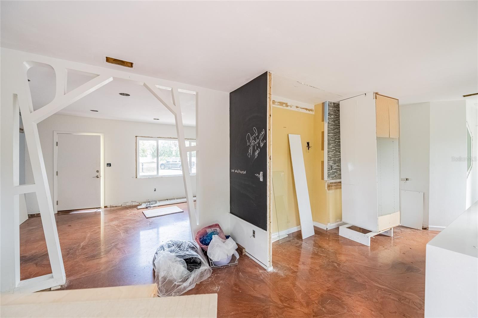 Listing photo id 22 for 6213 Sanders Drive