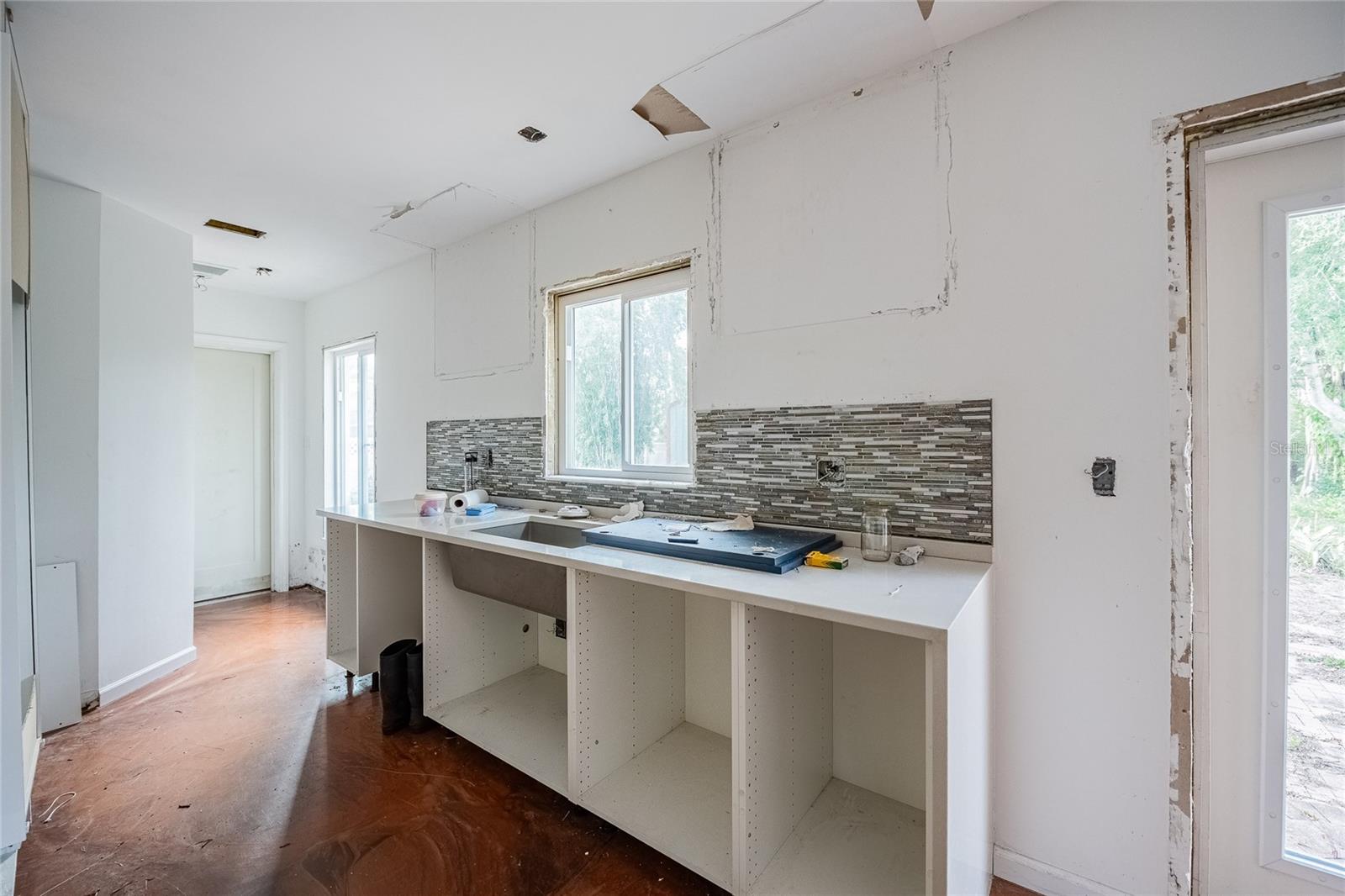 Listing photo id 24 for 6213 Sanders Drive