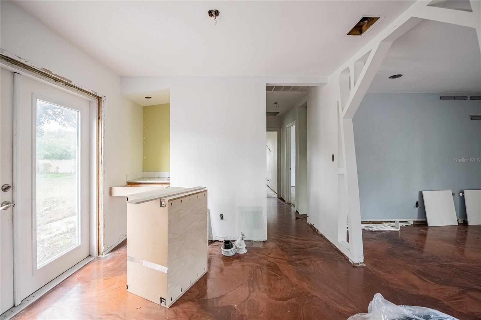 Listing photo id 27 for 6213 Sanders Drive