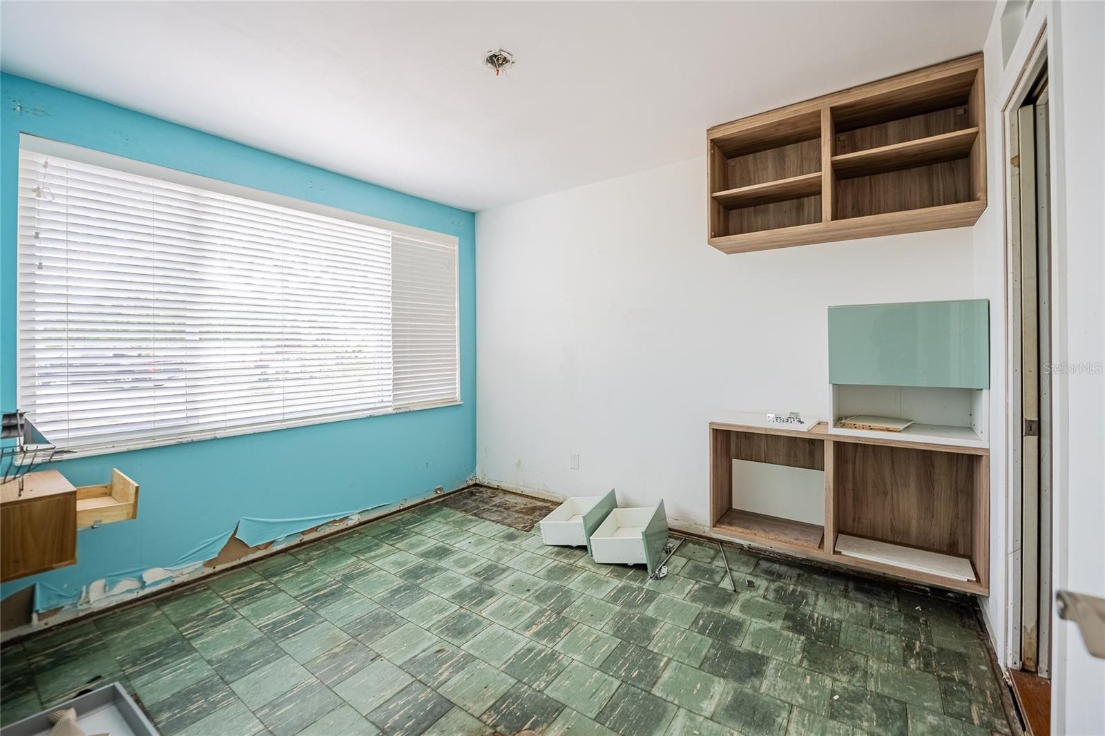 Listing photo id 28 for 6213 Sanders Drive