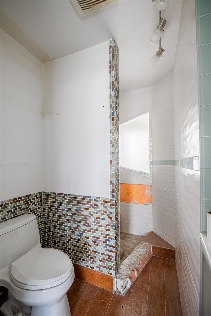 Listing photo id 30 for 6213 Sanders Drive