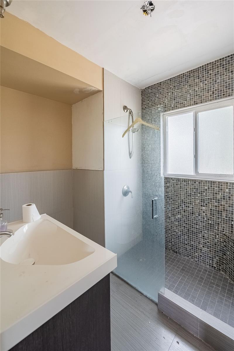 Listing photo id 38 for 6213 Sanders Drive