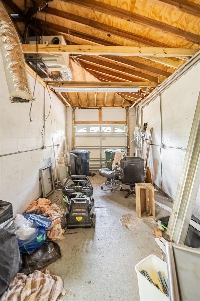 Listing photo id 41 for 6213 Sanders Drive