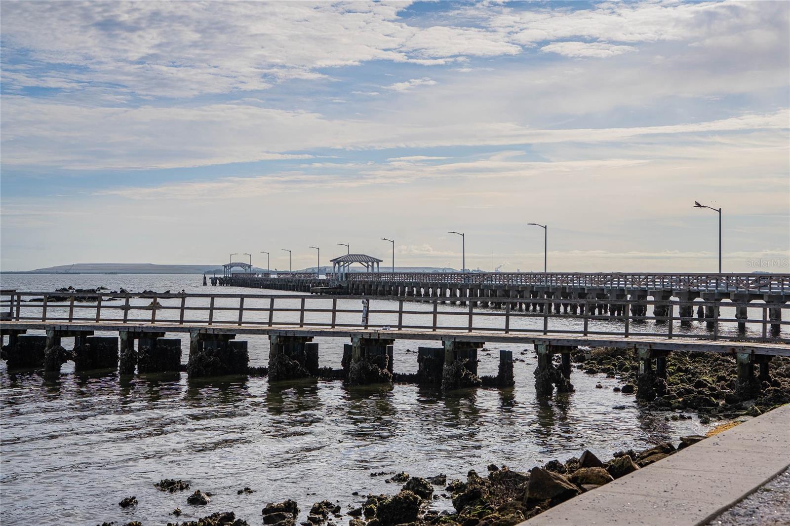 Listing photo id 5 for 6213 Sanders Drive