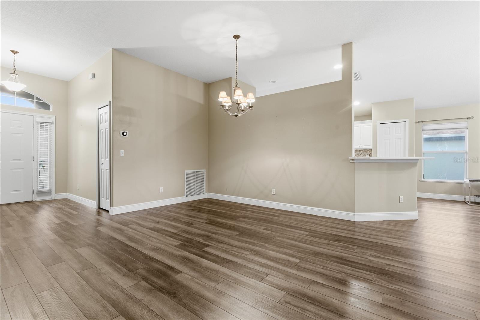 Image 11 of 45 For 837 Tavernier Circle Ne