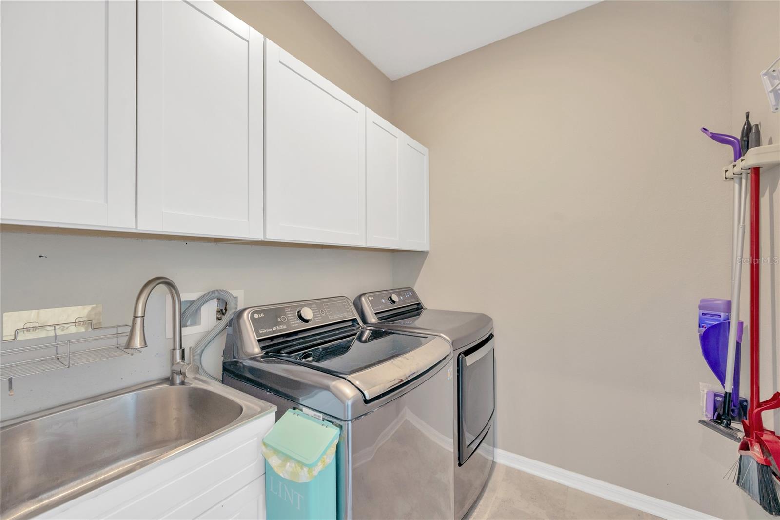 Image 23 of 44 For 10814 Whitland Grove Drive